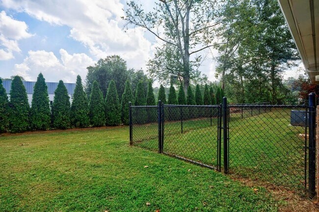 Building Photo - 390 Alpine Dr