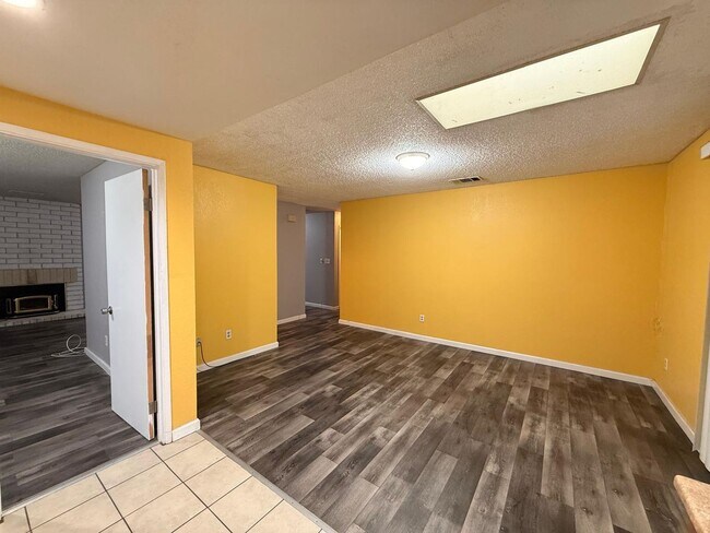 Building Photo - Beautiful 3 Bedroom Single-Family Home!