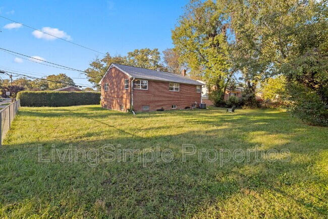 Building Photo - 422 Eisner St