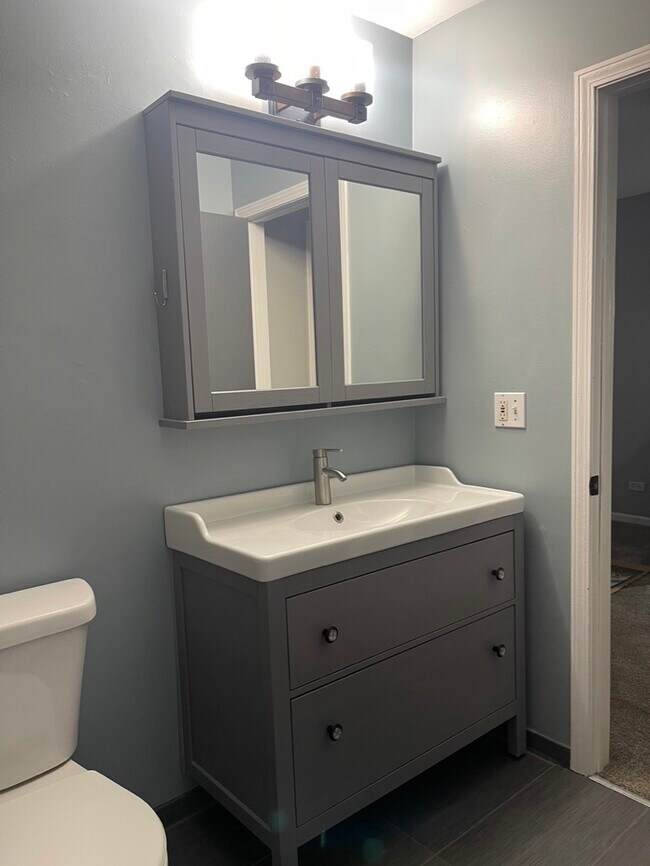 Building Photo - 939 Symphony Dr