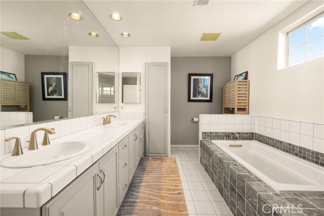 Building Photo - 1827 Barry Ave