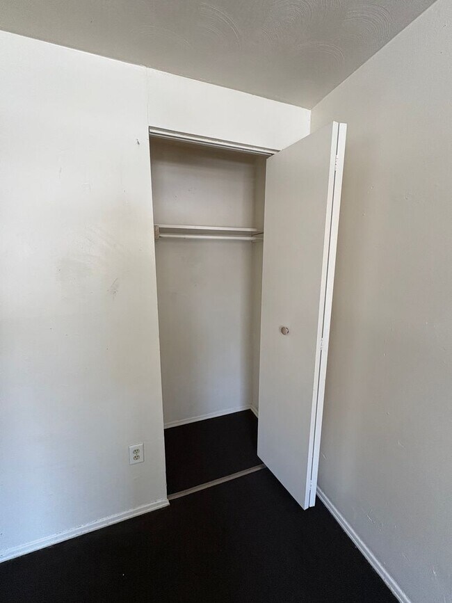 Building Photo - Spacious and charming 4 Bed Home in Convenient West Toledo Location