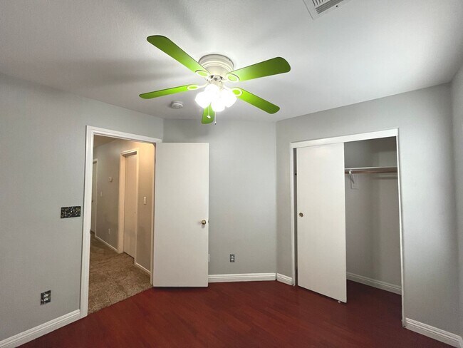 Building Photo - 1847 sq ft, 2 story, 4 Bedroom, 2 1/2 bath, 2 Car Garage home in the Vibrant city of Las Vegas.