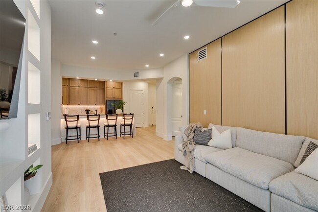 Building Photo - 32 E Serene Ave