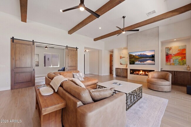 Building Photo - 6896 E Lomas Verdes Dr