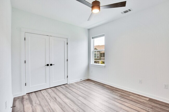 Building Photo - 3201 Zach Scott St