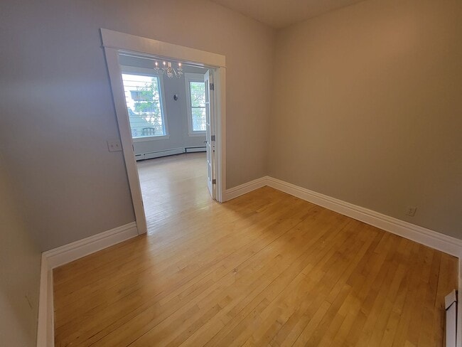 Building Photo - AVAILABLE JUNE 1st - 5 Bed 1.5 Bath Located In East Hillside