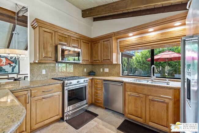 Building Photo - 1347 Primavera Dr W