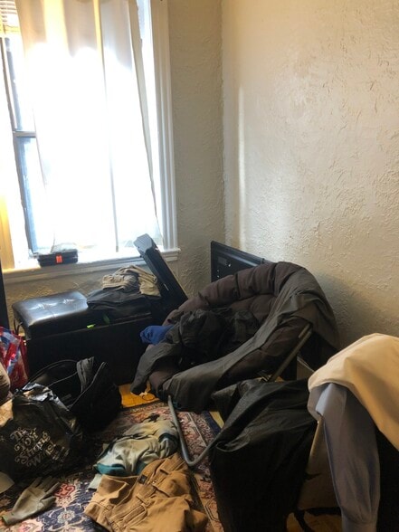 Building Photo - 40 Anderson St