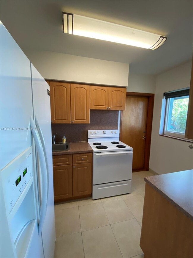 Building Photo - 7620 SW 56th Ave