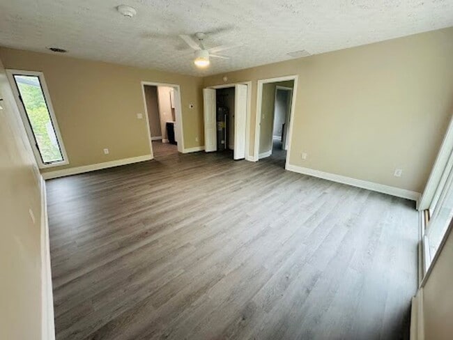 Building Photo - 363 Mansion Ave