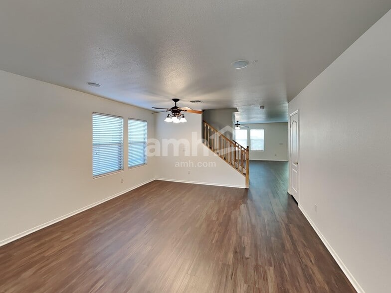 Building Photo - 780 E Cowboy Cove Trail