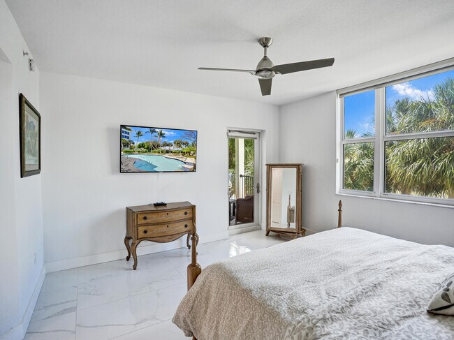 Building Photo - 191 S Ocean Dr