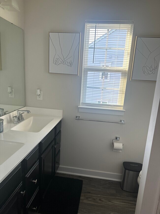 Master bath - 225 Brittlebrush Dr