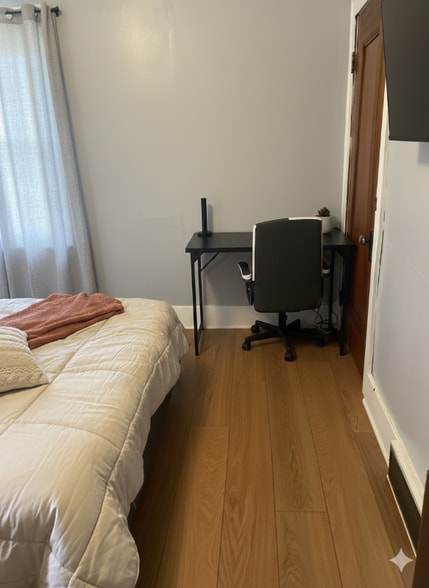 Building Photo - 325 Voorheis St