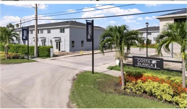 Building Photo - 436 NW 10th St