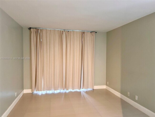 Building Photo - 2731 Taft St