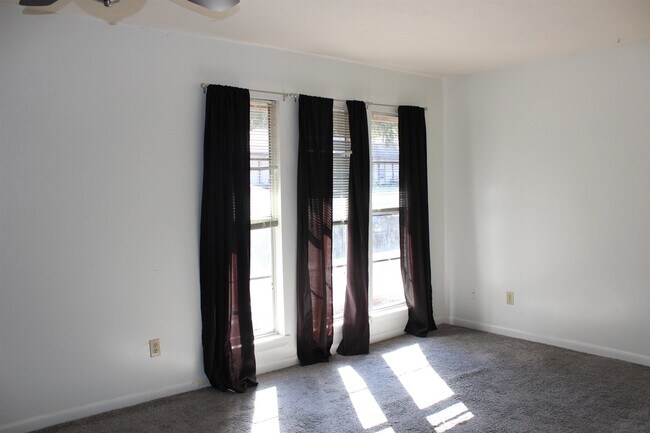 Building Photo - 409 Westwood Dr