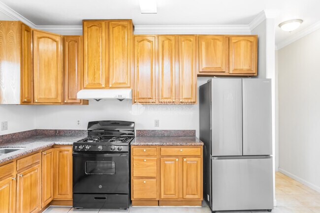 Building Photo - 3243 Davis St