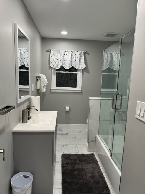 Upper level hallway bathroom - 228 Doane St SW