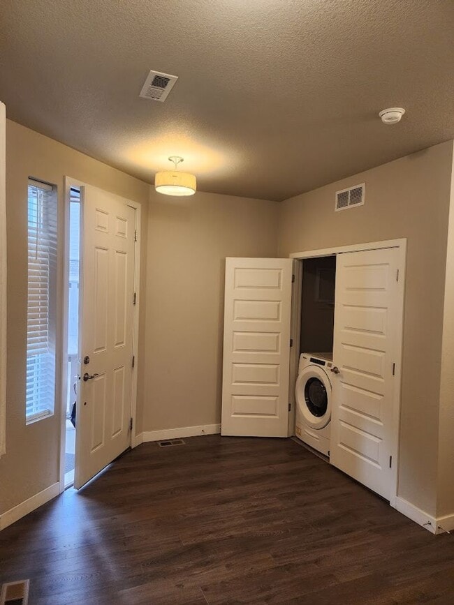 Building Photo - Long Realty & Property Management - Nearly New Home in Aurora **Half Off Rent June 2026**