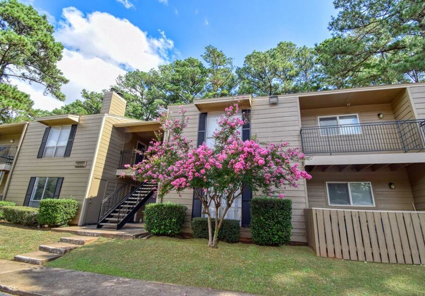 The Q's Towne Oaks Longview, TX Apartment Finder