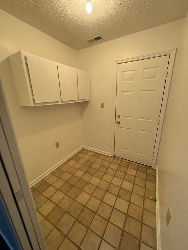 Building Photo - Warren Twp - 3 BR ranch