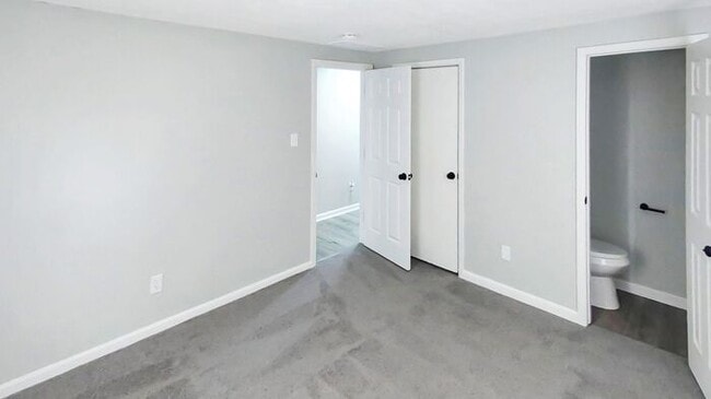 Building Photo - 949 S Harris Ave