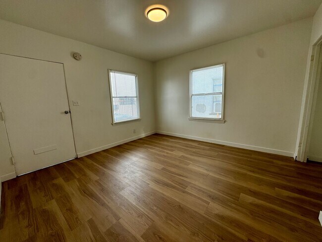 Building Photo - Newly Renovated 1 Bedroom in West Adams