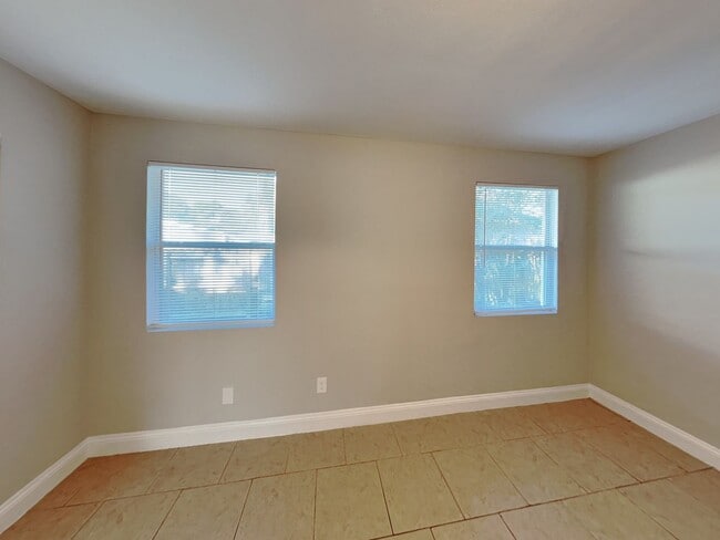 Building Photo - Beautiful 3 Beds 2 Baths Home in Jacksonville