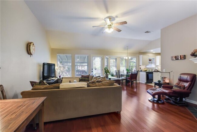 Building Photo - 1252 Lacey Oak Loop