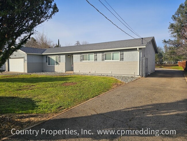Building Photo - House with Huge Shop in the Heart of Redding Available Now!