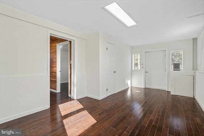 Building Photo - 312 N Hammonds Ferry Rd