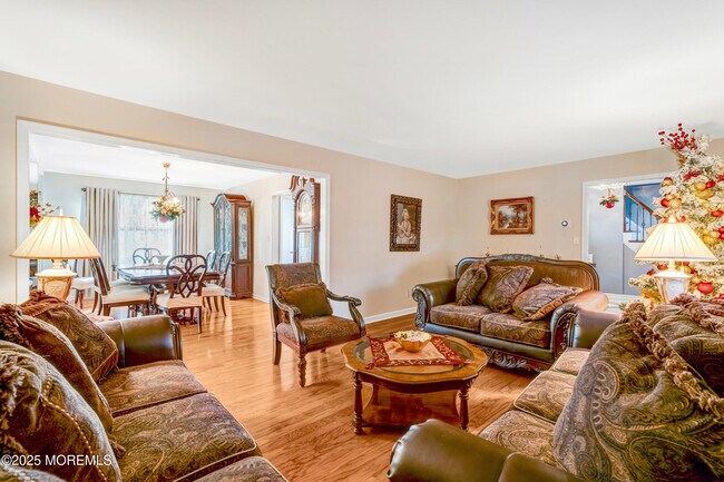 Building Photo - 7 Oak Tree Ln