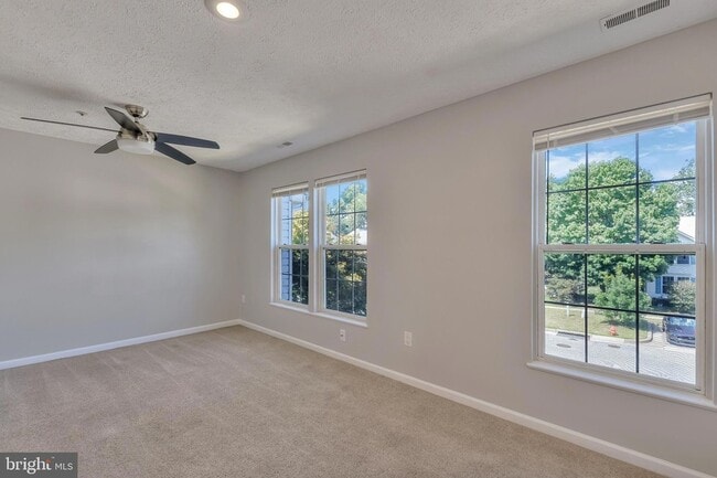 Building Photo - 27 Cutter Cove Ct