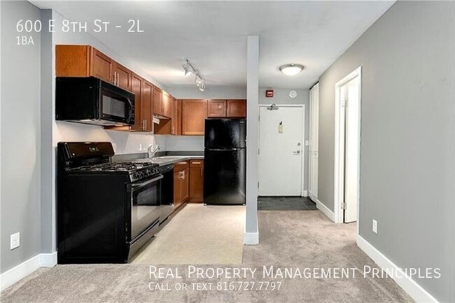 Building Photo - Stunning Studio Unit at The Metropolitan!!...