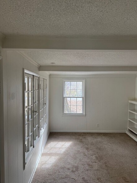 Building Photo - 3601 Hendricks Ave