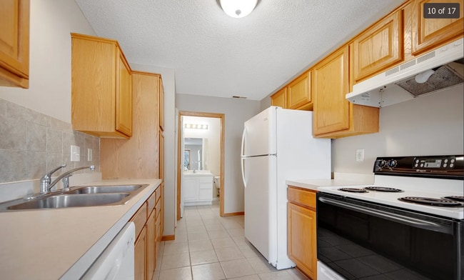 Building Photo - 601 Meadow Ln