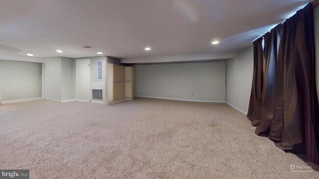 Building Photo - 8902 Blue Grass Rd