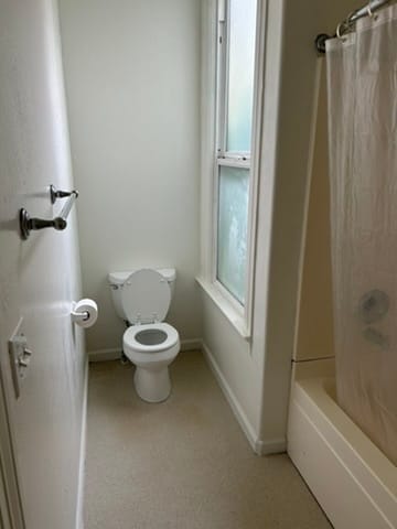 Building Photo - 125 W Cedar St