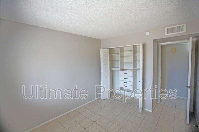 Building Photo - 2808 W Orangewood Ave