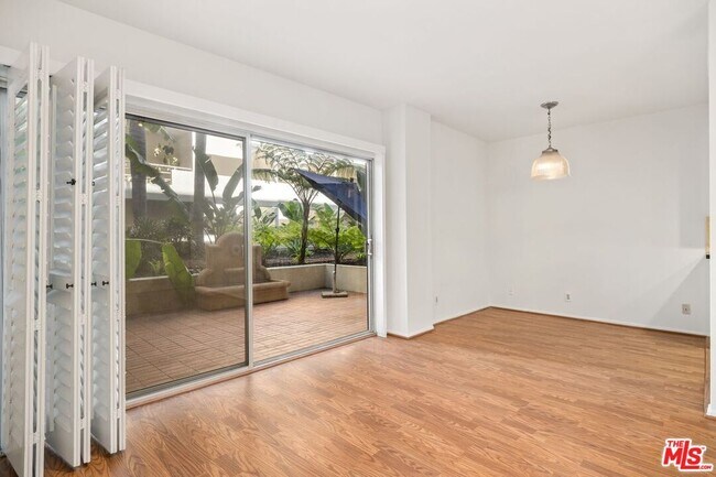 Building Photo - 1131 Alta Loma Rd