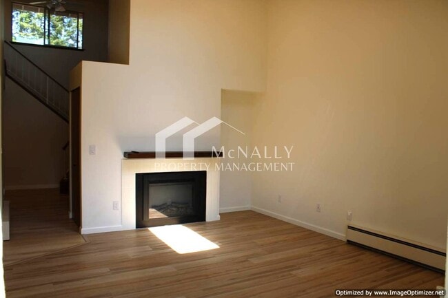 Building Photo - Spacious 3-Bedroom Condo with Detached 1-C...