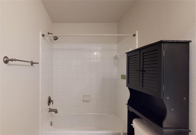 Building Photo - 23 Benedict Canyon Loop