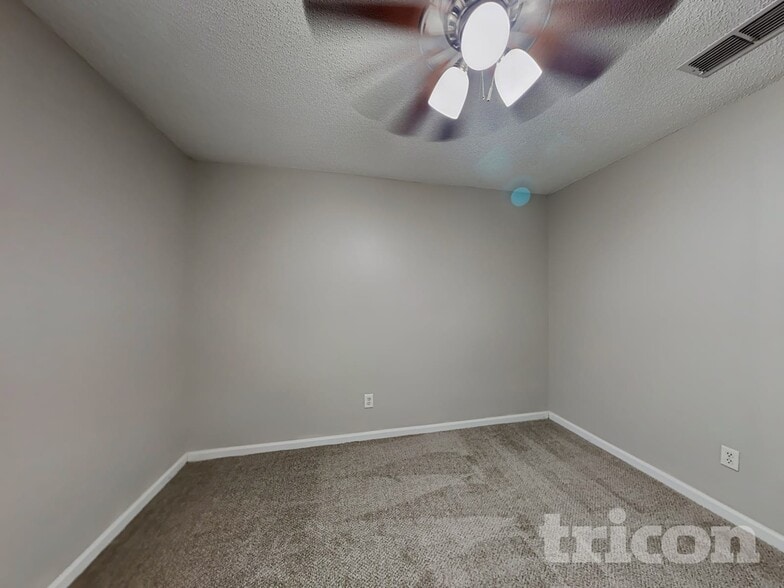 Building Photo - 1689 Ashwood Cir