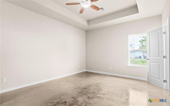 Building Photo - 412 W Avenue C