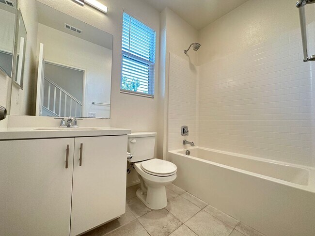 Building Photo - 4 BEDROOM HOME FOR LEASING IN RANCHO CUCAMONGA