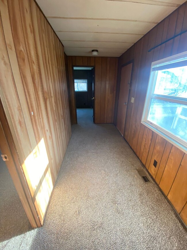 Building Photo - 4 Bedroom Mobile Home in Lockwood