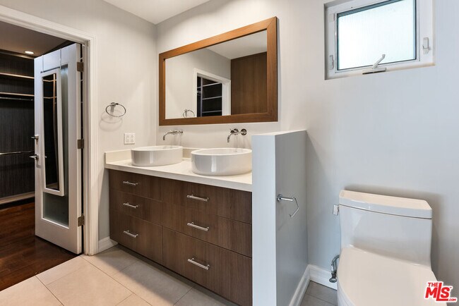 Building Photo - 1617 Roscomare Rd