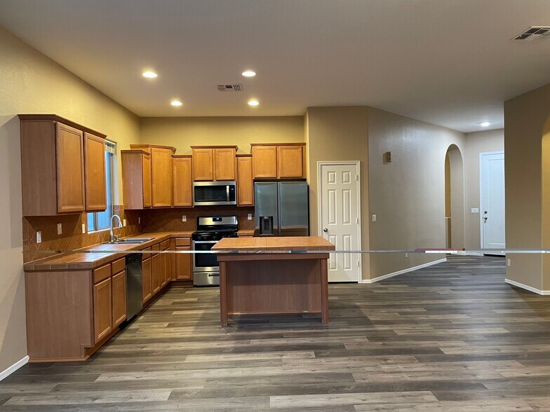 Building Photo - 2916 W Windsong Dr